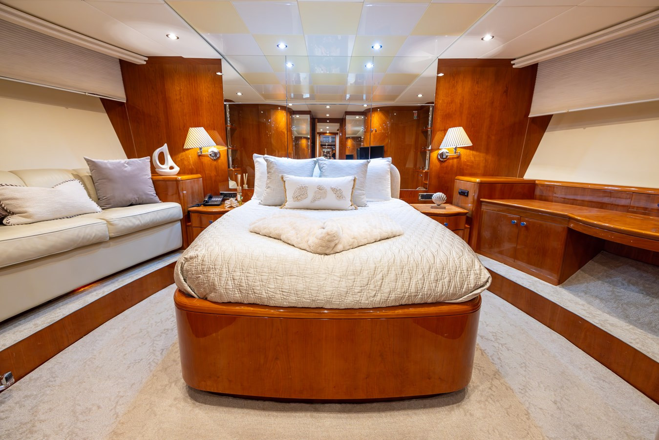 https://arconyachts.ams3.digitaloceanspaces.com/73156/conversions/large_4074095-optimize.jpg