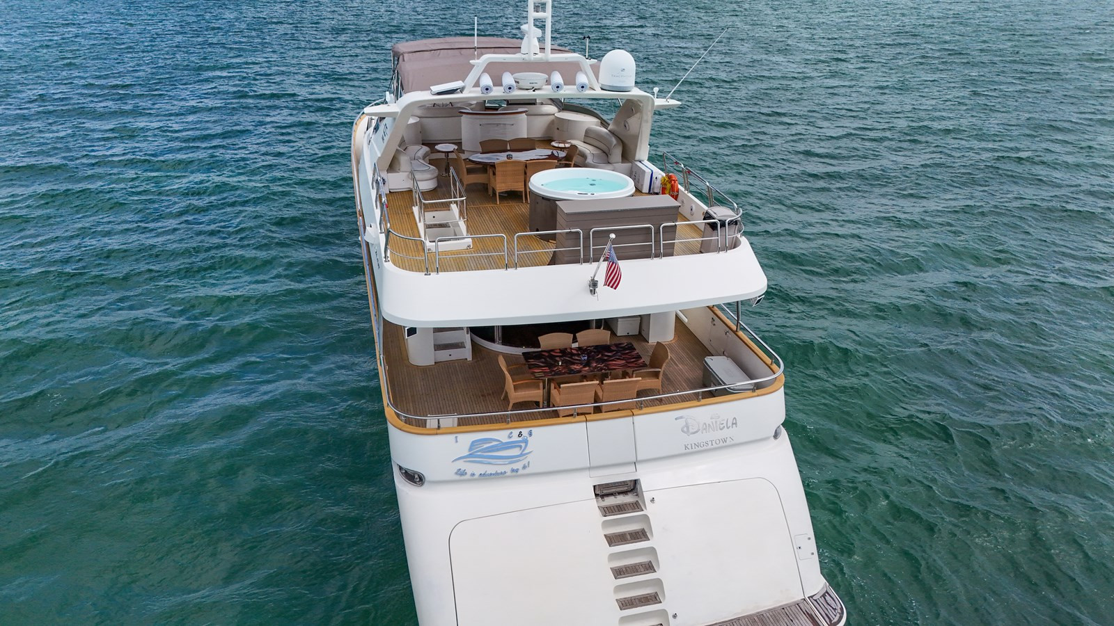 https://arconyachts.ams3.digitaloceanspaces.com/73161/conversions/large_4147132-optimize.jpg