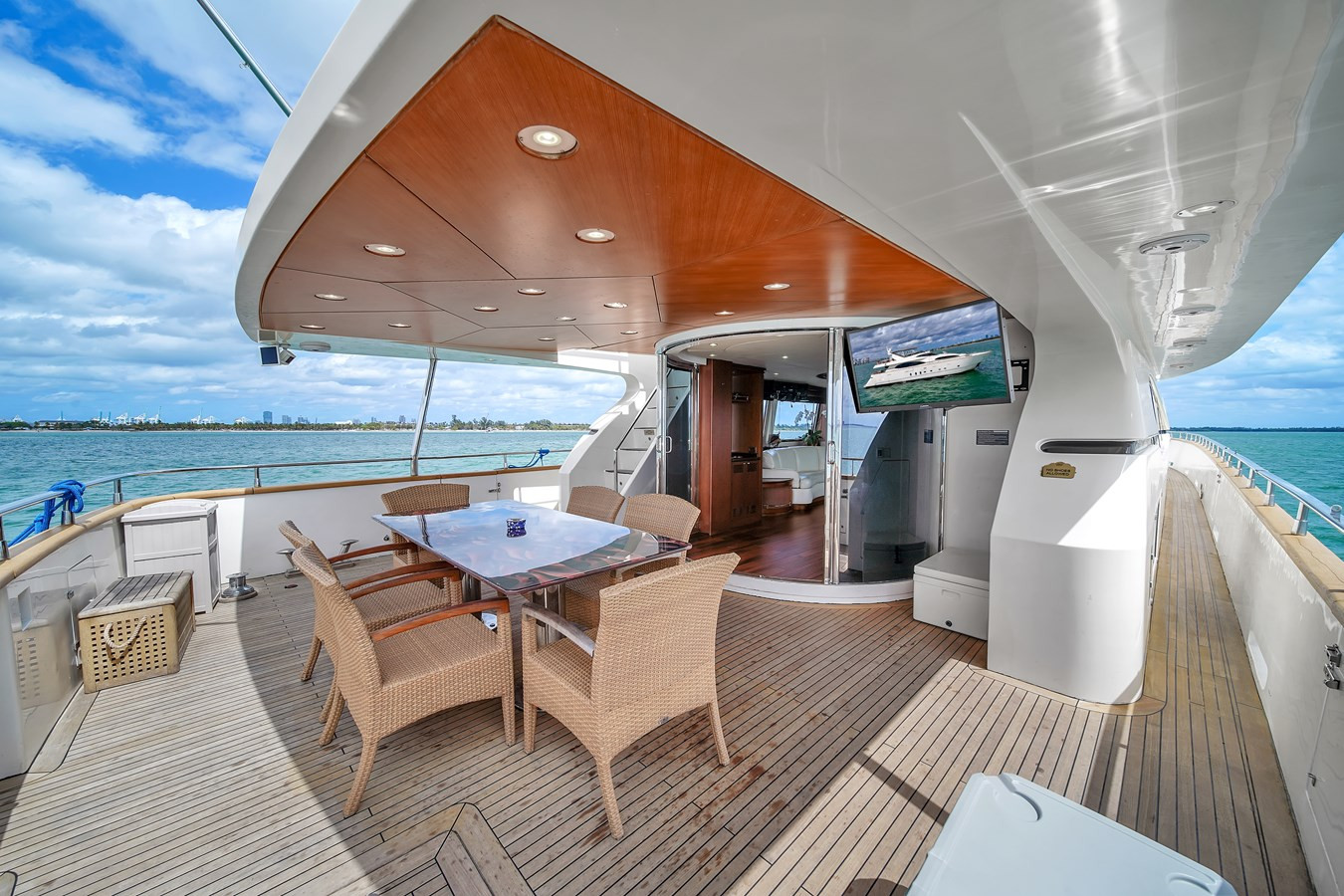 https://arconyachts.ams3.digitaloceanspaces.com/73164/conversions/large_4147133-optimize.jpg