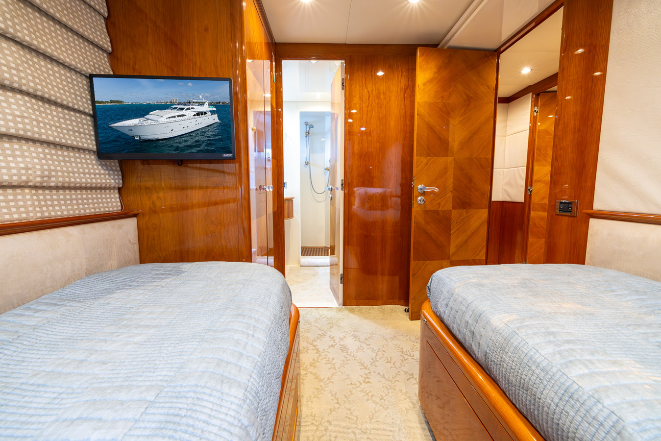 https://arconyachts.ams3.digitaloceanspaces.com/73174/conversions/large_4074100-optimize.jpg