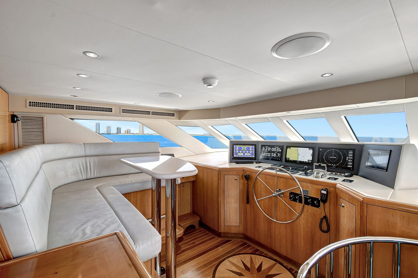 https://arconyachts.ams3.digitaloceanspaces.com/73188/conversions/large_4546399-optimize.jpg