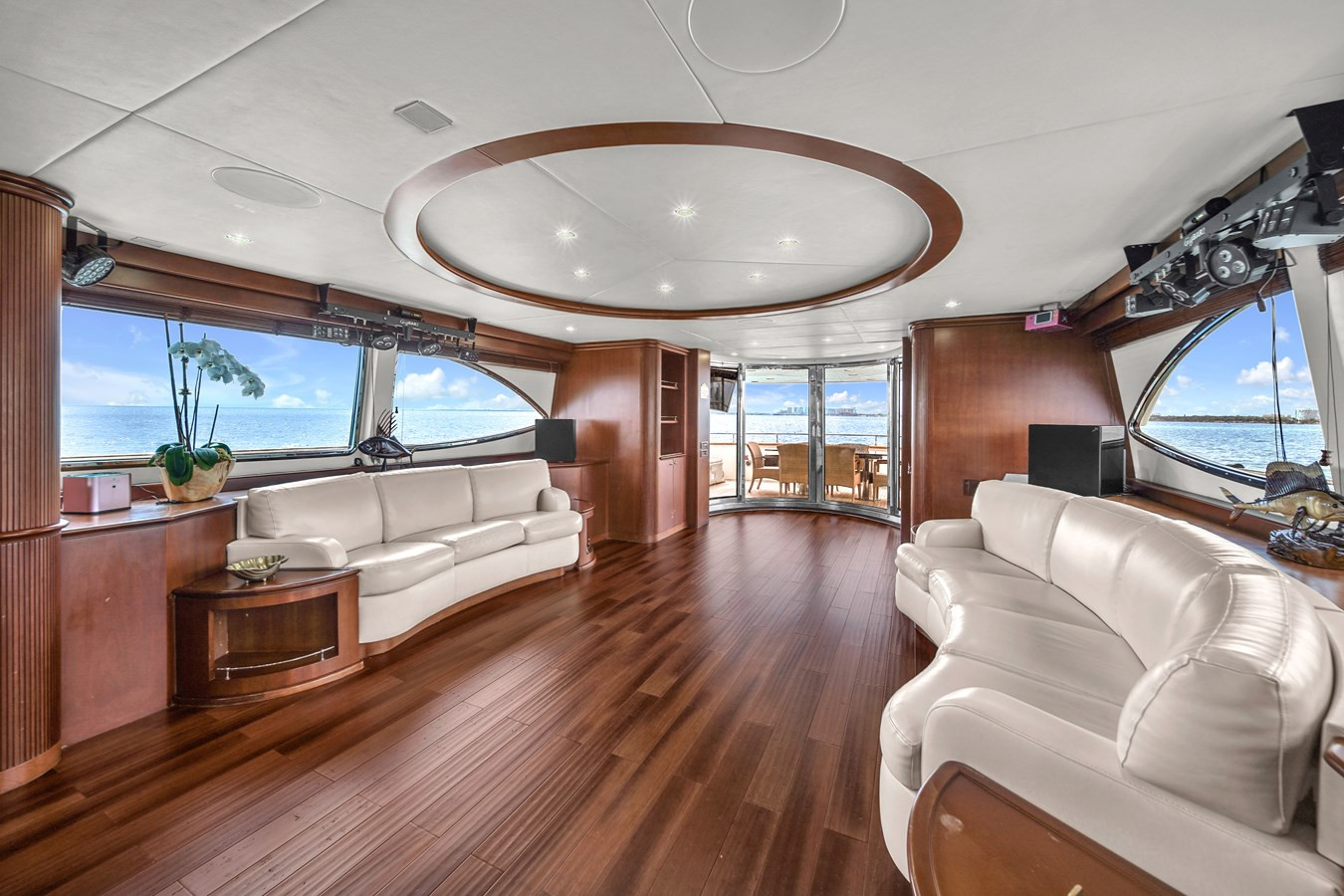 https://arconyachts.ams3.digitaloceanspaces.com/73208/conversions/large_4147148-optimize.jpg