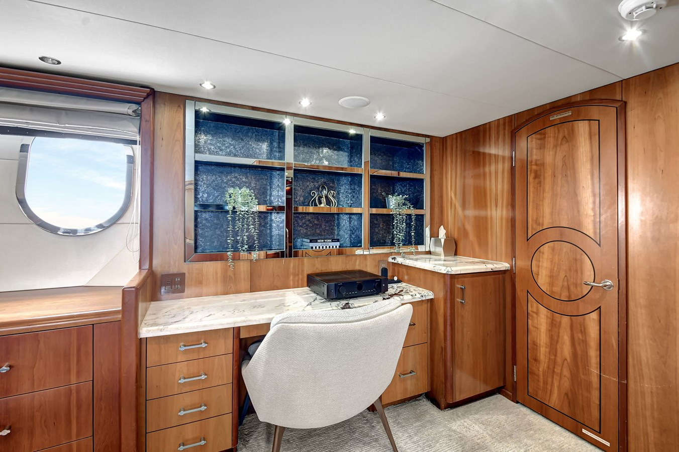 https://arconyachts.ams3.digitaloceanspaces.com/73209/conversions/large_4546404-optimize.jpg