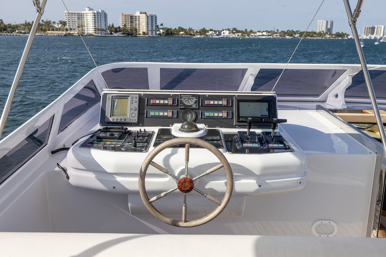 https://arconyachts.ams3.digitaloceanspaces.com/73216/conversions/large_4074114-optimize.jpg