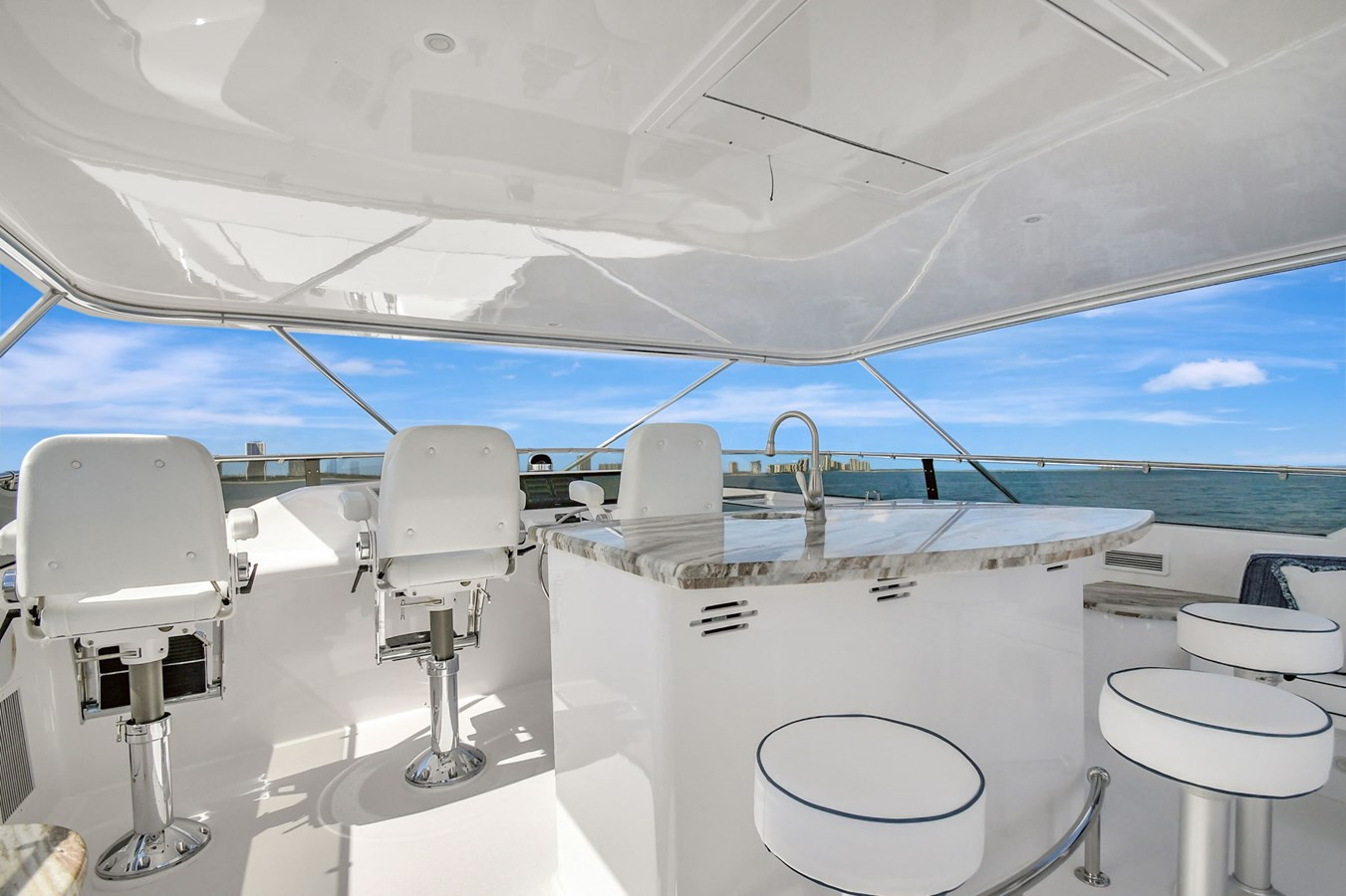 https://arconyachts.ams3.digitaloceanspaces.com/73264/conversions/large_4546427-optimize.jpg