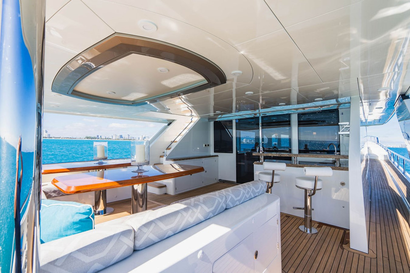 https://arconyachts.ams3.digitaloceanspaces.com/73290/conversions/large_4567136-optimize.jpg