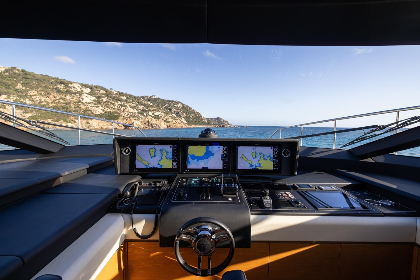 https://arconyachts.ams3.digitaloceanspaces.com/73356/conversions/large_4559980-optimize.jpg