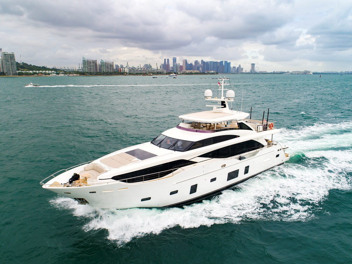 https://arconyachts.ams3.digitaloceanspaces.com/73362/conversions/large_2907013-optimize.jpg