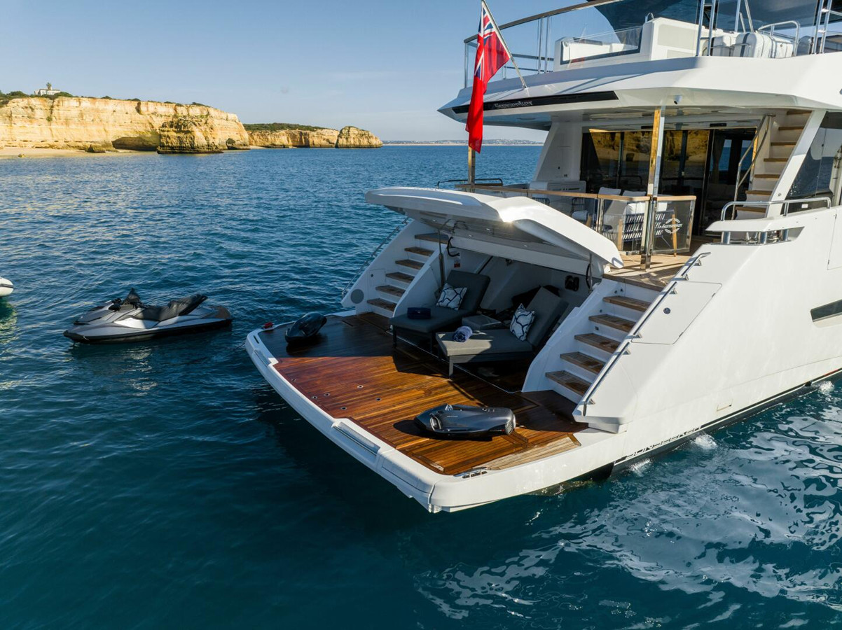 https://arconyachts.ams3.digitaloceanspaces.com/73377/conversions/large_4839660-optimize.jpg