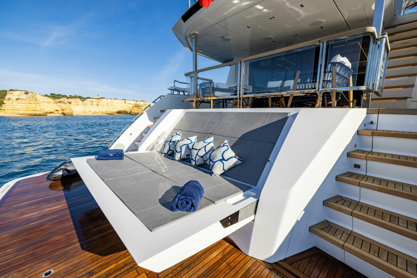 https://arconyachts.ams3.digitaloceanspaces.com/73382/conversions/large_4839661-optimize.jpg