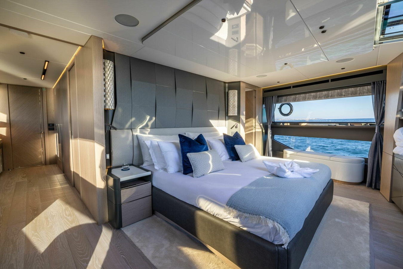 https://arconyachts.ams3.digitaloceanspaces.com/73432/conversions/large_4839681-optimize.jpg