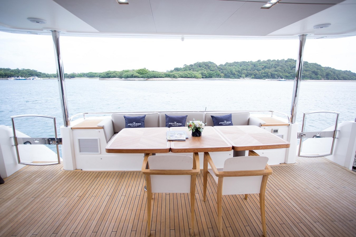 https://arconyachts.ams3.digitaloceanspaces.com/73443/conversions/large_2907044-optimize.jpg