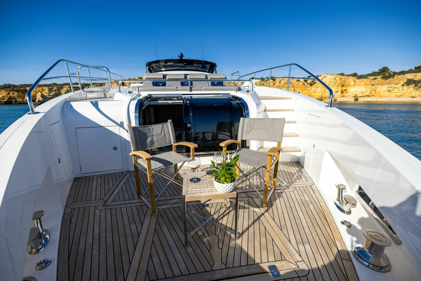 https://arconyachts.ams3.digitaloceanspaces.com/73444/conversions/large_4839684-optimize.jpg