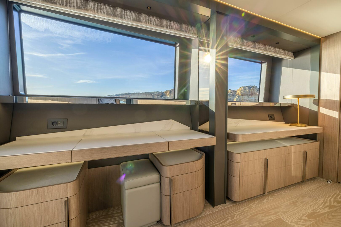 https://arconyachts.ams3.digitaloceanspaces.com/73448/conversions/large_4839685-optimize.jpg
