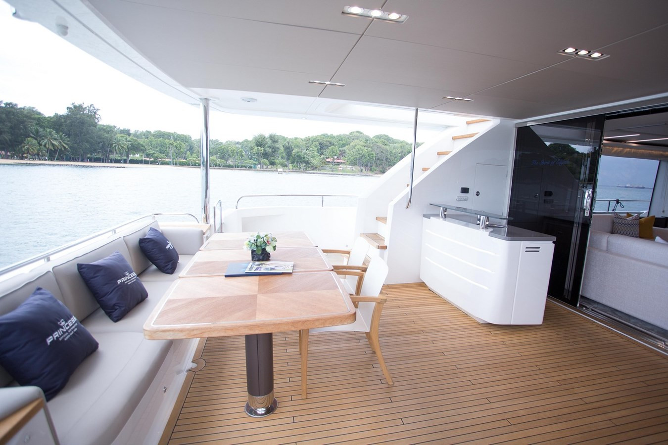 https://arconyachts.ams3.digitaloceanspaces.com/73449/conversions/large_2907046-optimize.jpg