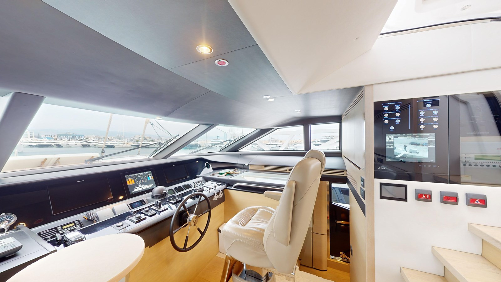 https://arconyachts.ams3.digitaloceanspaces.com/73461/conversions/large_4105263-optimize.jpg
