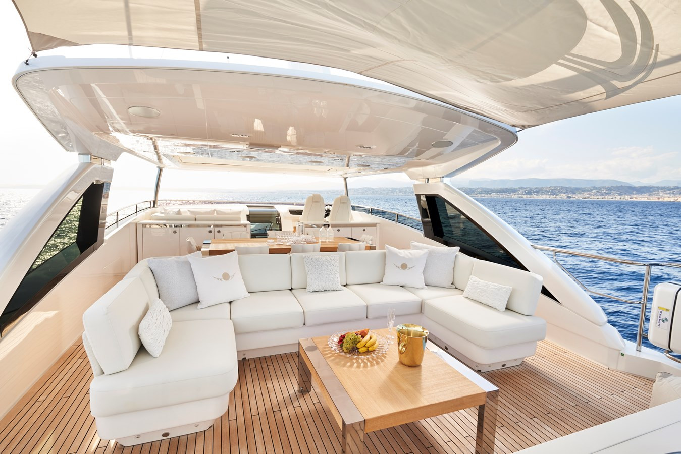 https://arconyachts.ams3.digitaloceanspaces.com/73467/conversions/large_4082968-optimize.jpg
