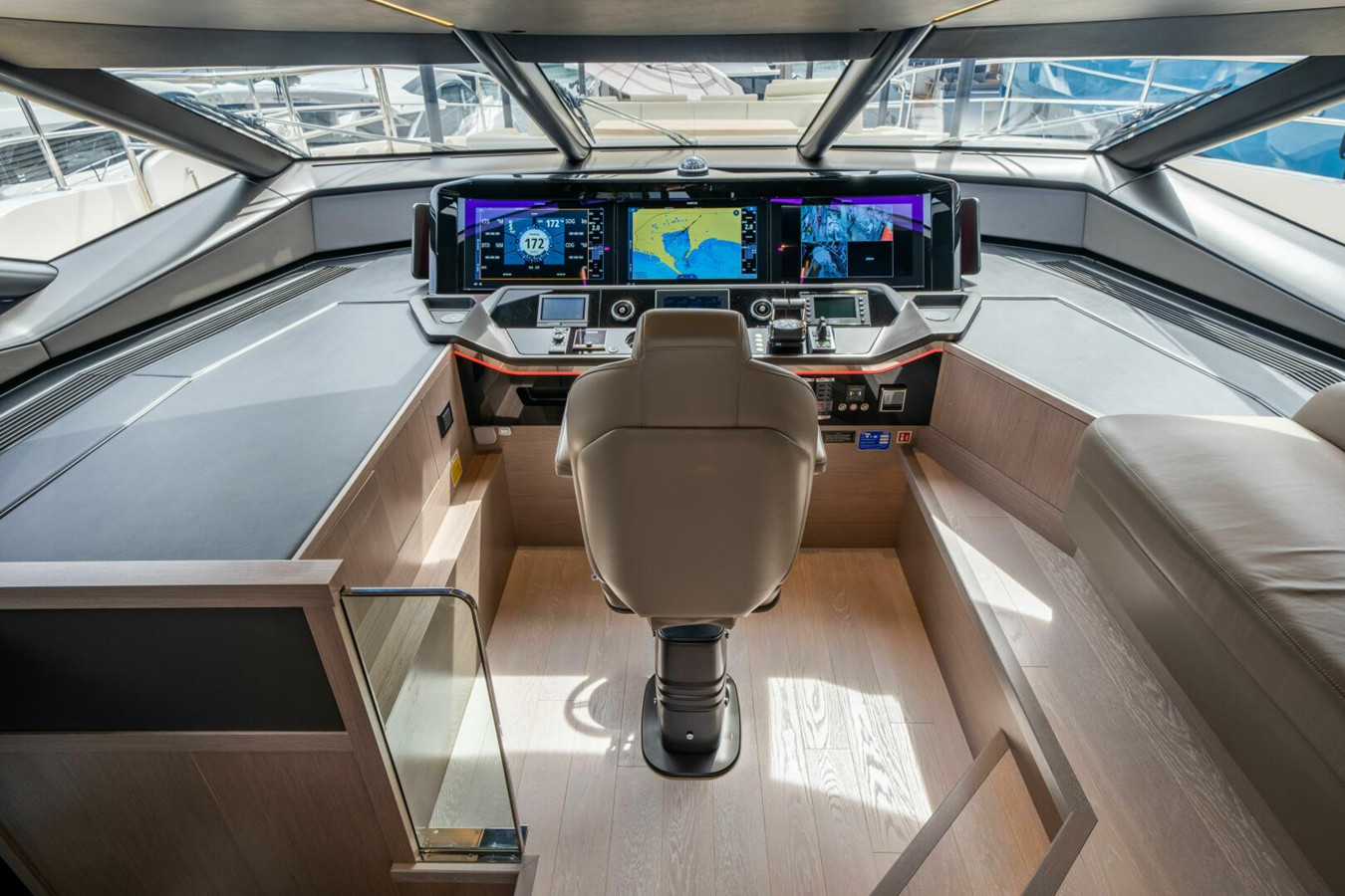 https://arconyachts.ams3.digitaloceanspaces.com/73485/conversions/large_4839699-optimize.jpg