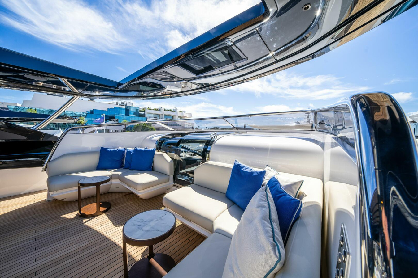 https://arconyachts.ams3.digitaloceanspaces.com/73493/conversions/large_4839701-optimize.jpg