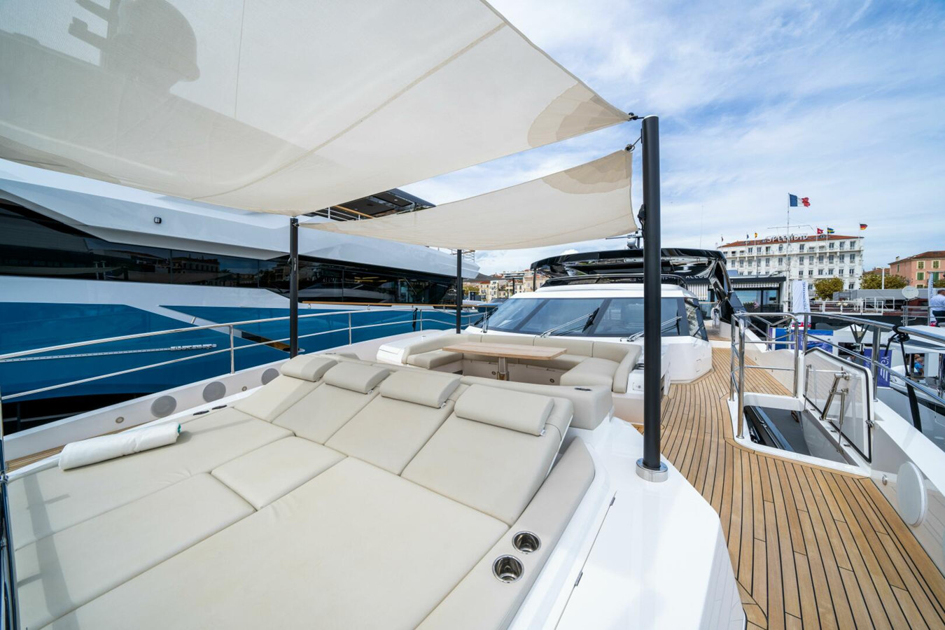 https://arconyachts.ams3.digitaloceanspaces.com/73519/conversions/large_4839710-optimize.jpg