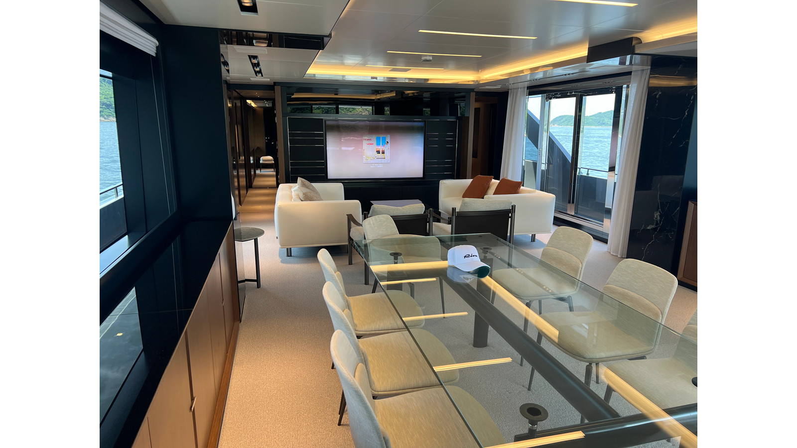 https://arconyachts.ams3.digitaloceanspaces.com/73571/conversions/large_4741578-optimize.jpg