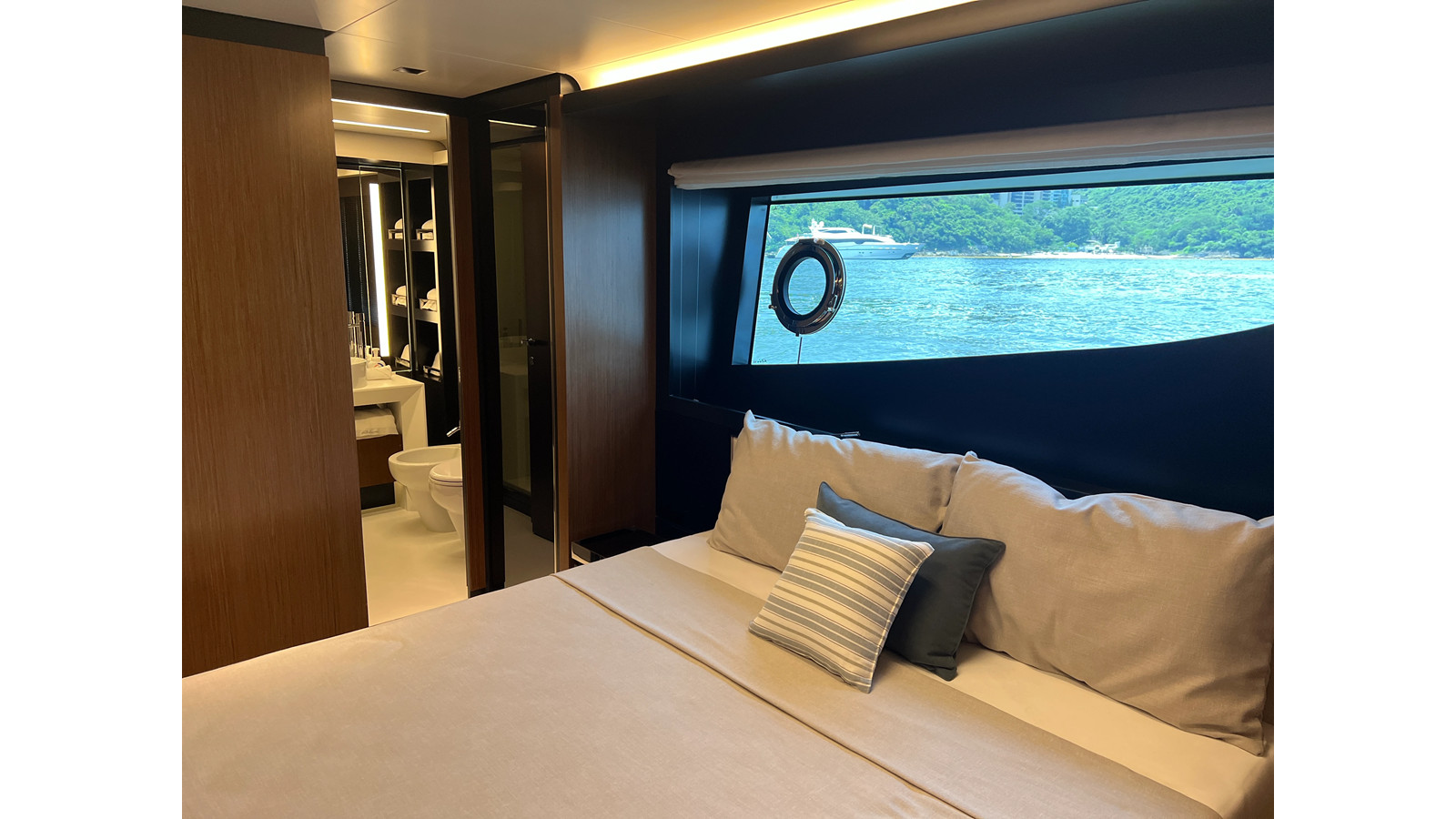https://arconyachts.ams3.digitaloceanspaces.com/73608/conversions/large_4741589-optimize.jpg