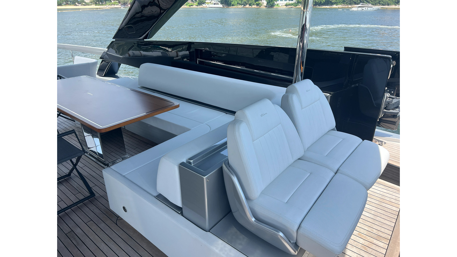 https://arconyachts.ams3.digitaloceanspaces.com/73626/conversions/large_4741595-optimize.jpg