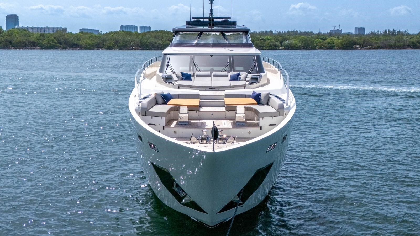https://arconyachts.ams3.digitaloceanspaces.com/73627/conversions/large_4692444-optimize.jpg