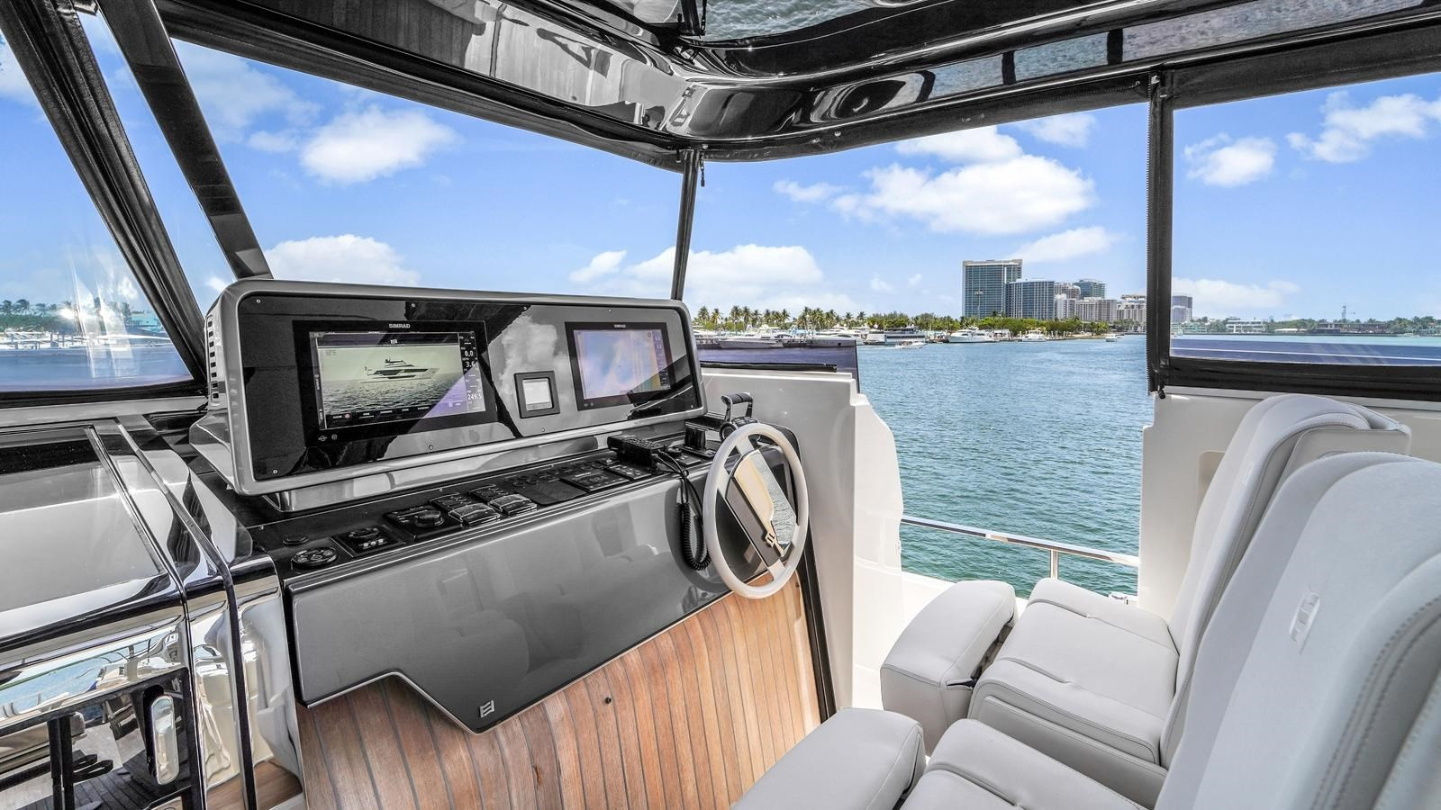 https://arconyachts.ams3.digitaloceanspaces.com/73645/conversions/large_4692450-optimize.jpg