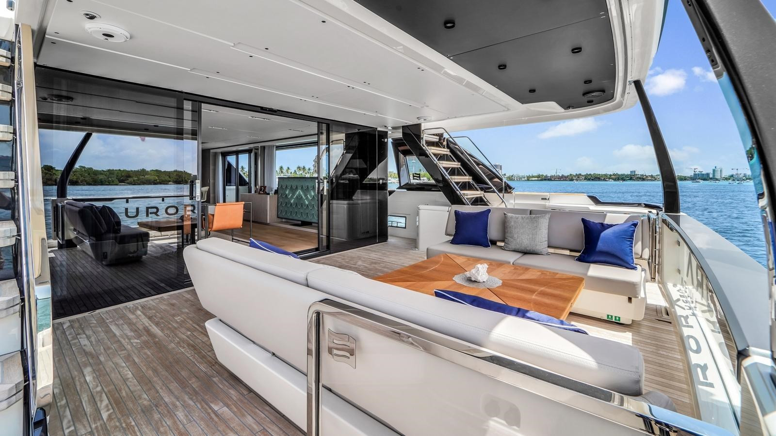 https://arconyachts.ams3.digitaloceanspaces.com/73653/conversions/large_4692453-optimize.jpg