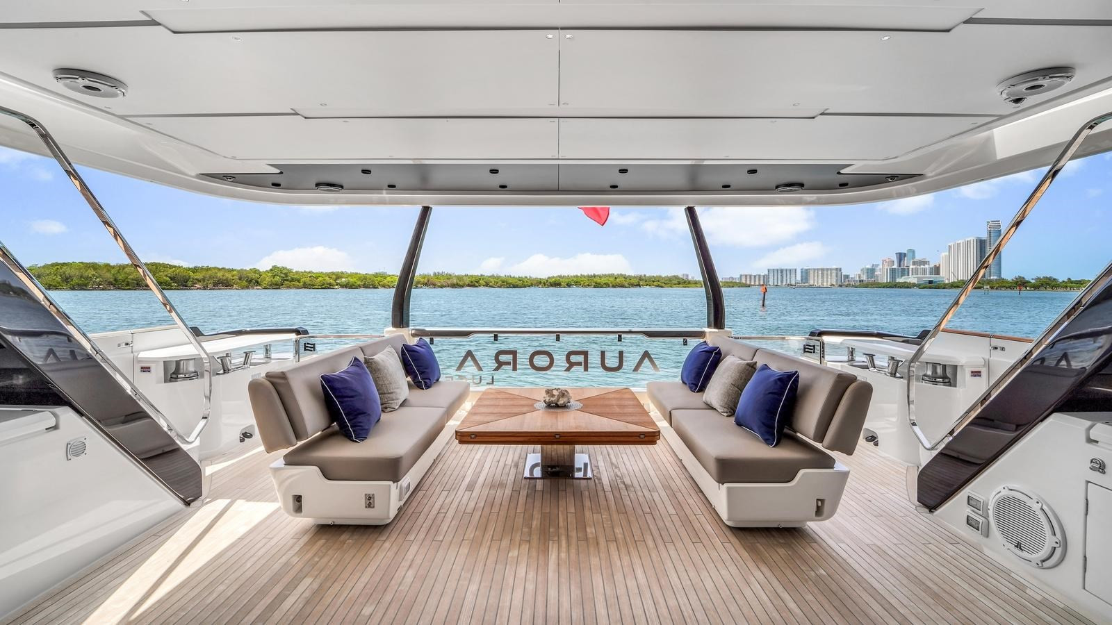 https://arconyachts.ams3.digitaloceanspaces.com/73656/conversions/large_4692454-optimize.jpg