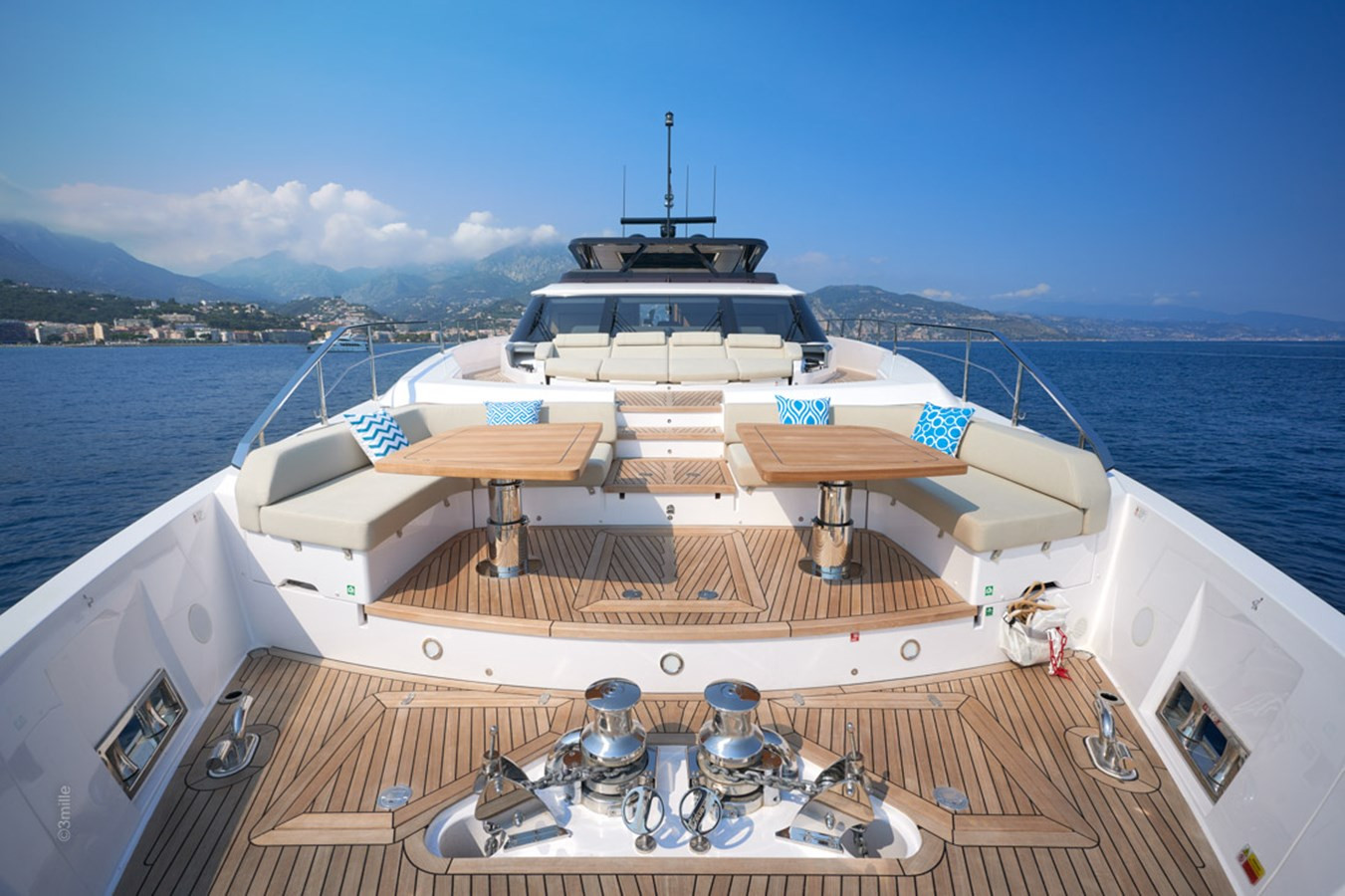 https://arconyachts.ams3.digitaloceanspaces.com/73697/conversions/large_4317295-optimize.jpg
