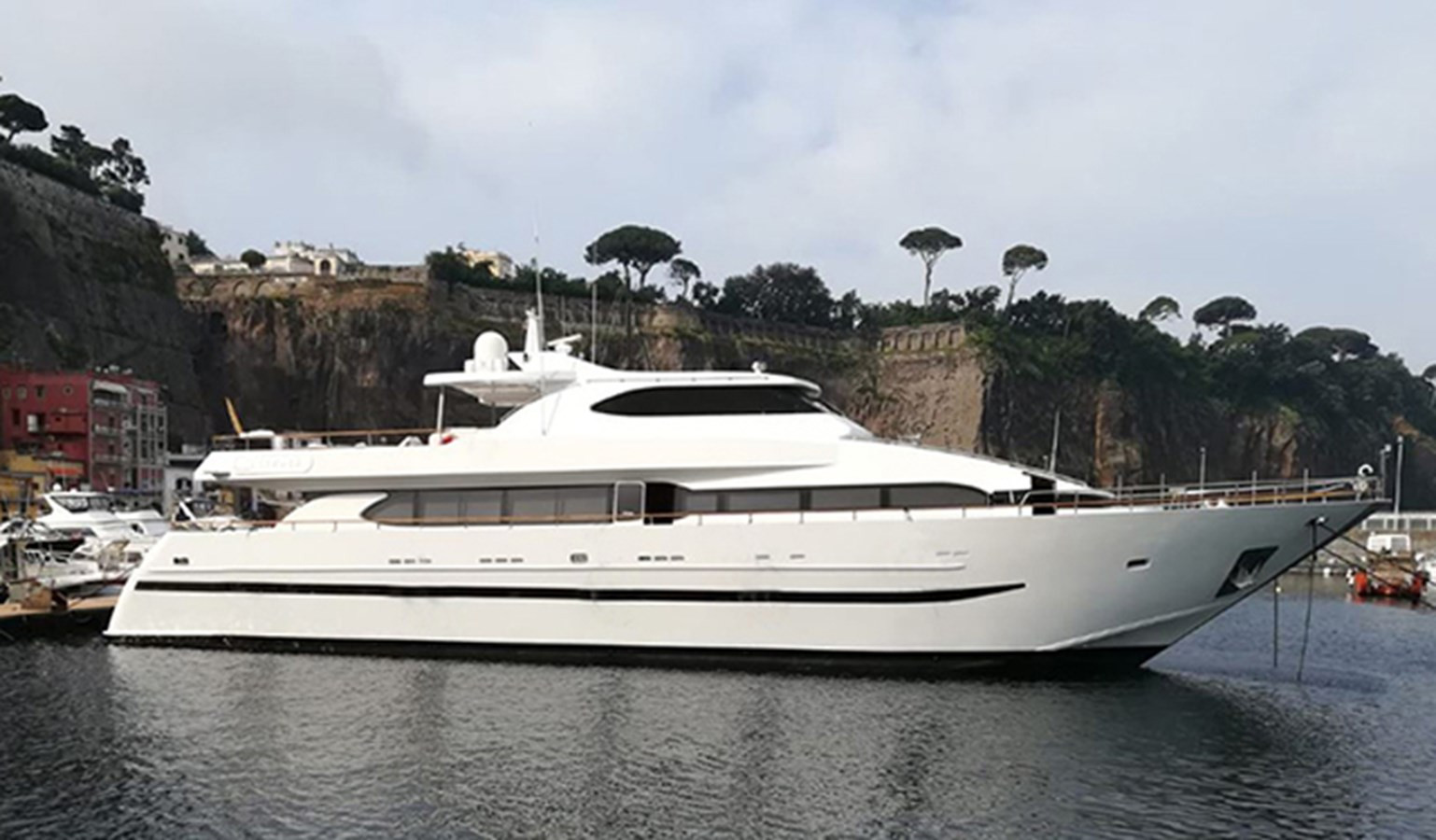 https://arconyachts.ams3.digitaloceanspaces.com/73737/conversions/large_2715417-optimize.jpg