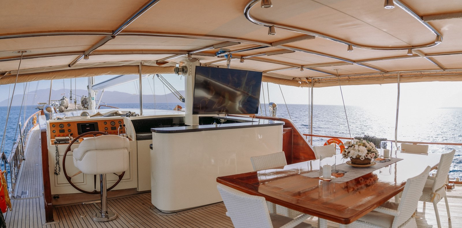 https://arconyachts.ams3.digitaloceanspaces.com/73907/conversions/large_4144344-optimize.jpg