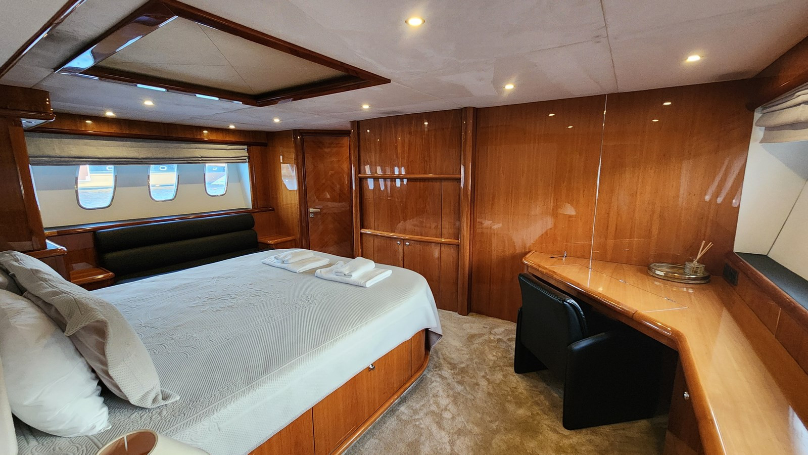 https://arconyachts.ams3.digitaloceanspaces.com/73918/conversions/large_4300779-optimize.jpg