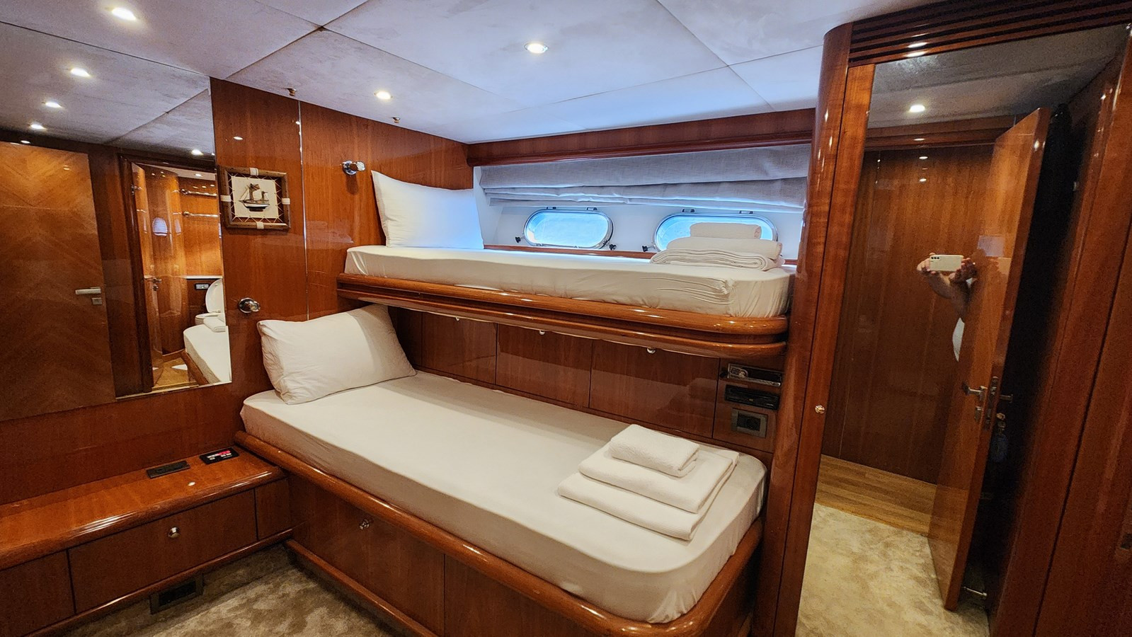 https://arconyachts.ams3.digitaloceanspaces.com/73927/conversions/large_4300782-optimize.jpg