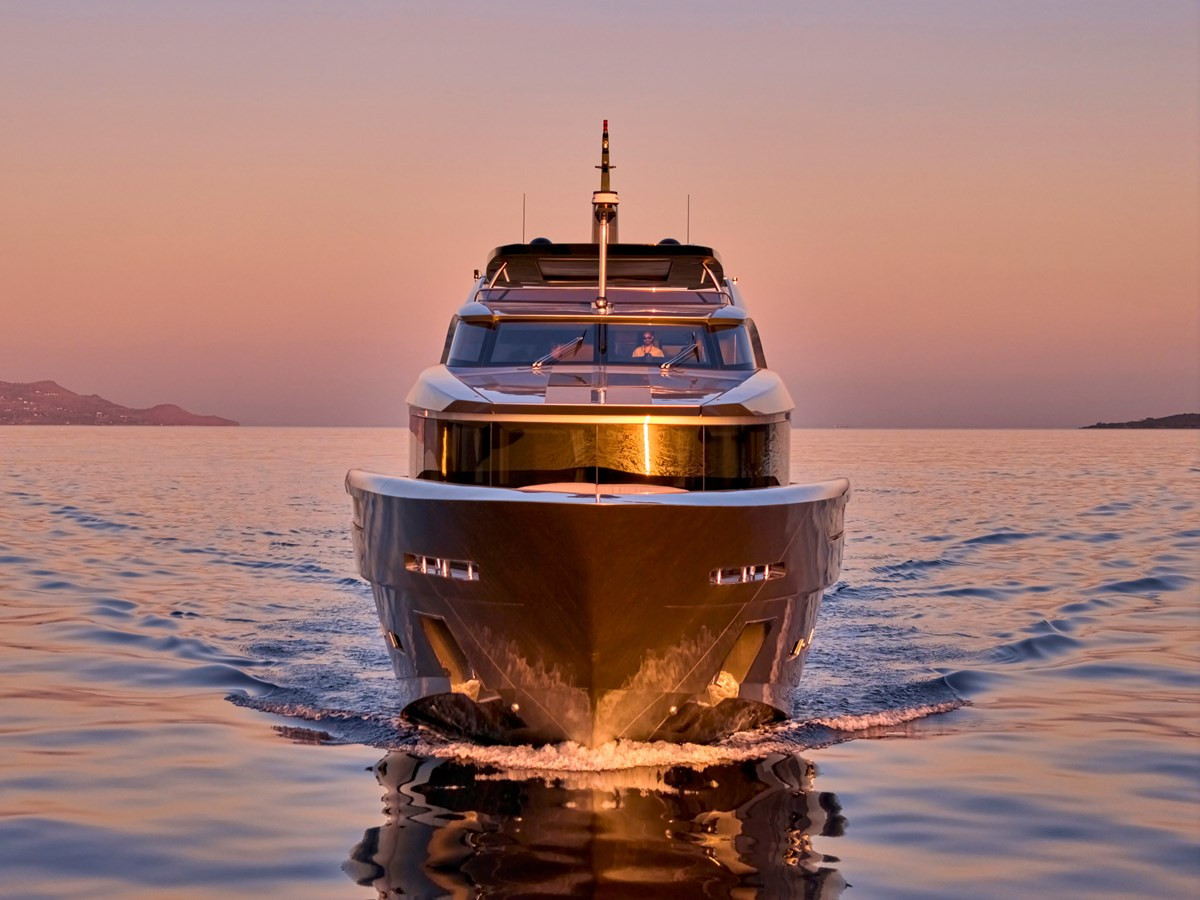 https://arconyachts.ams3.digitaloceanspaces.com/73977/conversions/large_4434254-optimize.jpg