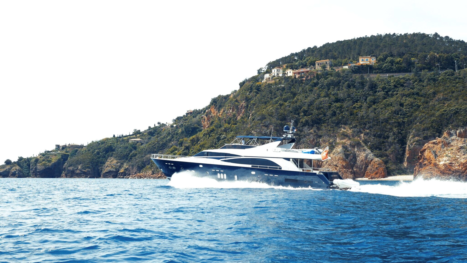 https://arconyachts.ams3.digitaloceanspaces.com/73993/conversions/large_4457122-optimize.jpg