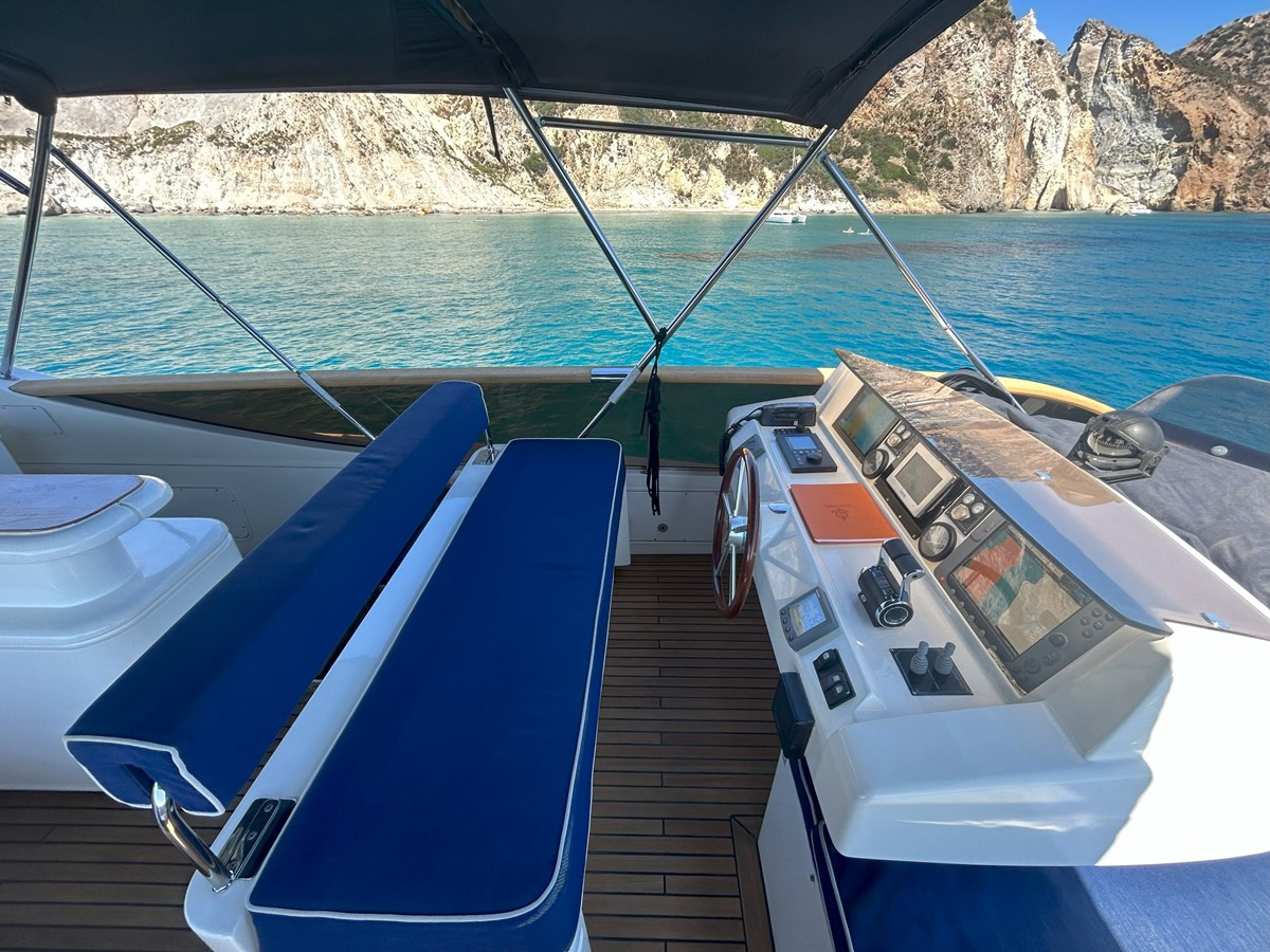 https://arconyachts.ams3.digitaloceanspaces.com/74011/conversions/large_4457177-optimize.jpg