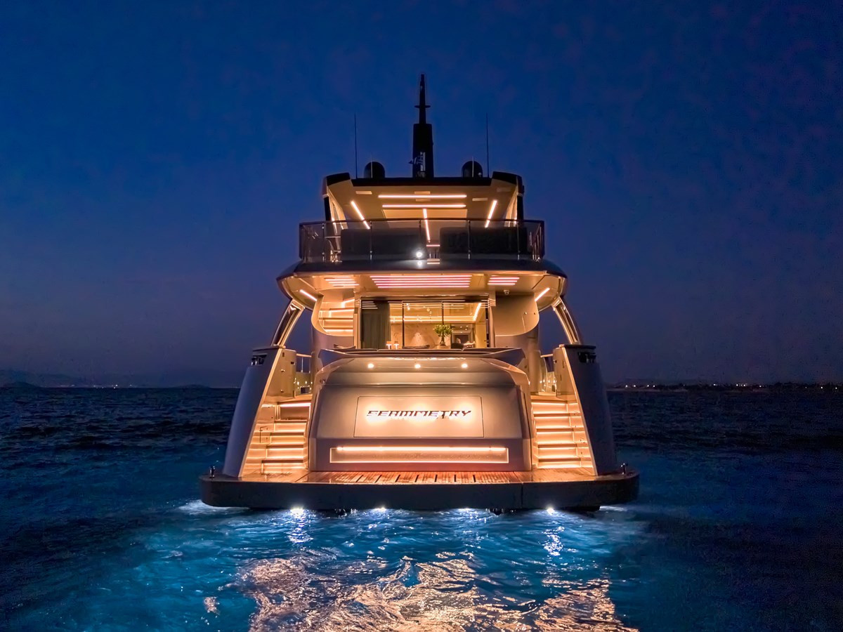 https://arconyachts.ams3.digitaloceanspaces.com/74059/conversions/large_4434264-optimize.jpg