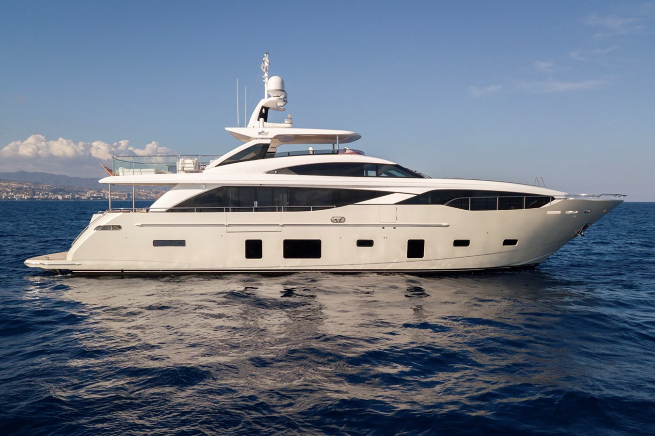 https://arconyachts.ams3.digitaloceanspaces.com/74068/conversions/large_4701361-optimize.jpg