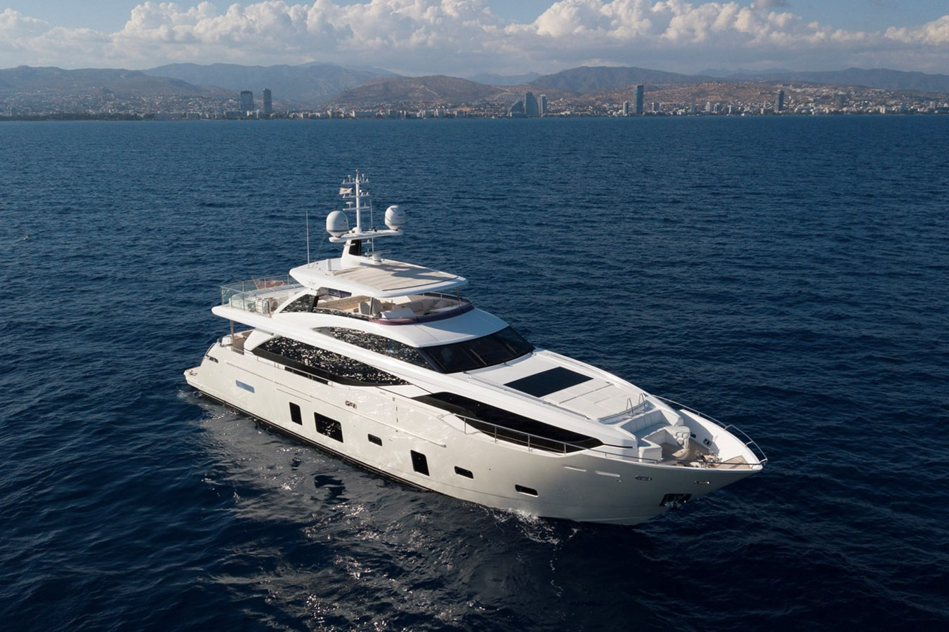 https://arconyachts.ams3.digitaloceanspaces.com/74070/conversions/large_4701362-optimize.jpg