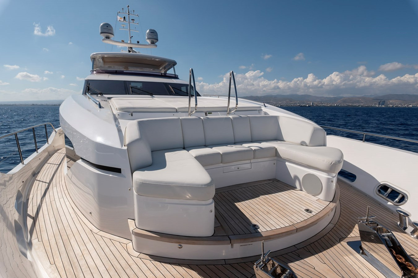 https://arconyachts.ams3.digitaloceanspaces.com/74072/conversions/large_4701363-optimize.jpg