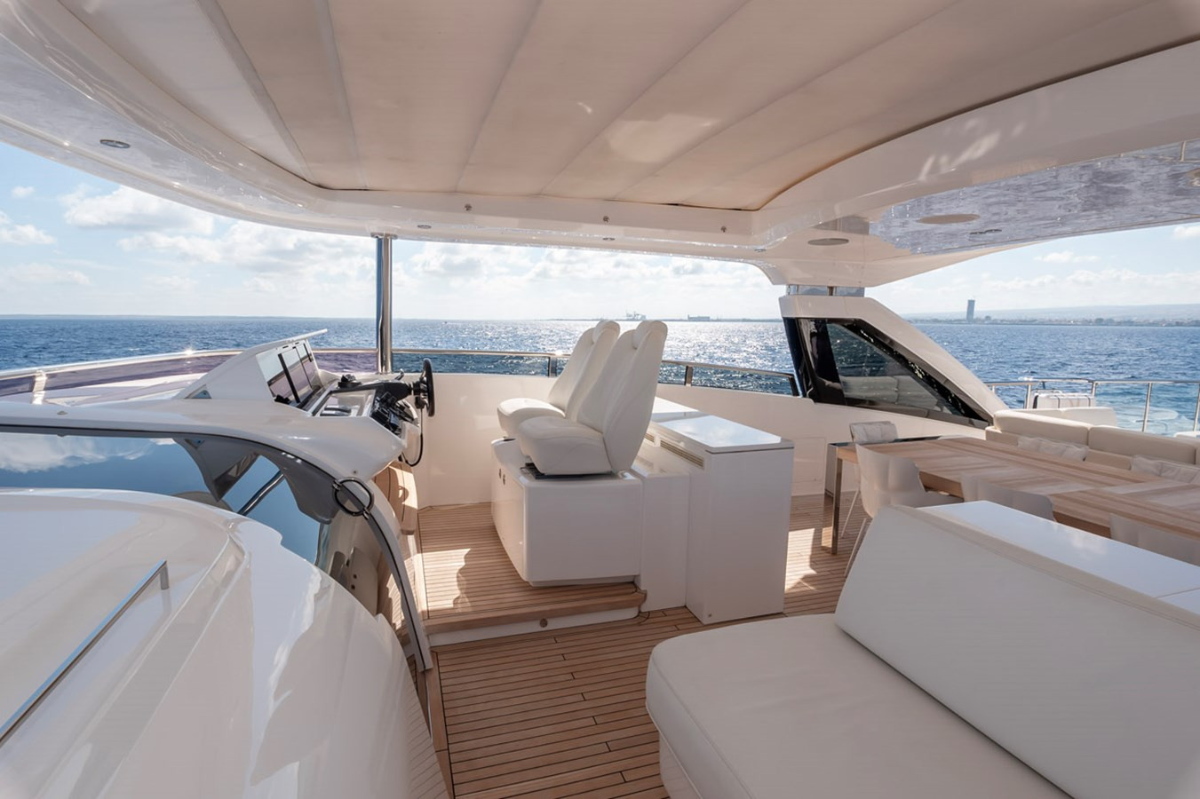 https://arconyachts.ams3.digitaloceanspaces.com/74078/conversions/large_4701365-optimize.jpg