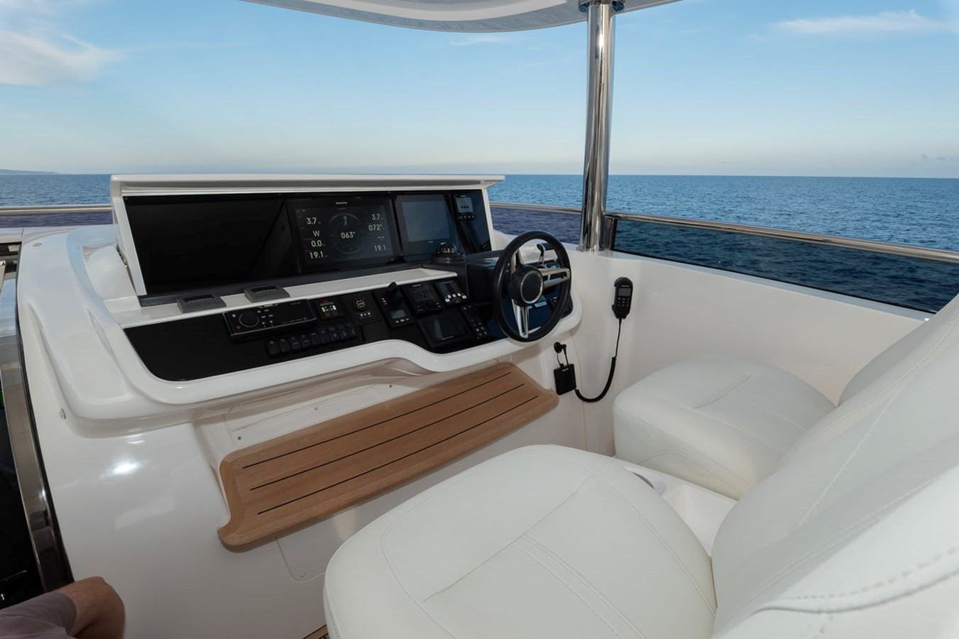 https://arconyachts.ams3.digitaloceanspaces.com/74087/conversions/large_4701368-optimize.jpg