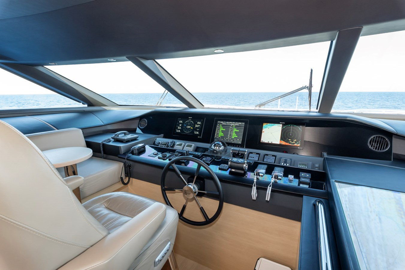 https://arconyachts.ams3.digitaloceanspaces.com/74116/conversions/large_4701378-optimize.jpg