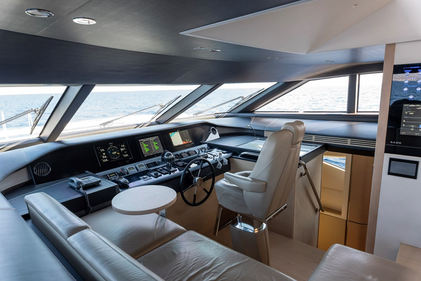https://arconyachts.ams3.digitaloceanspaces.com/74118/conversions/large_4701379-optimize.jpg