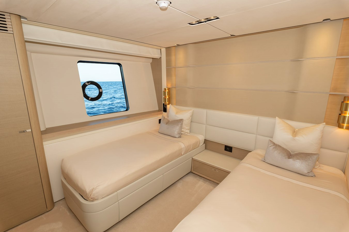 https://arconyachts.ams3.digitaloceanspaces.com/74133/conversions/large_4701385-optimize.jpg