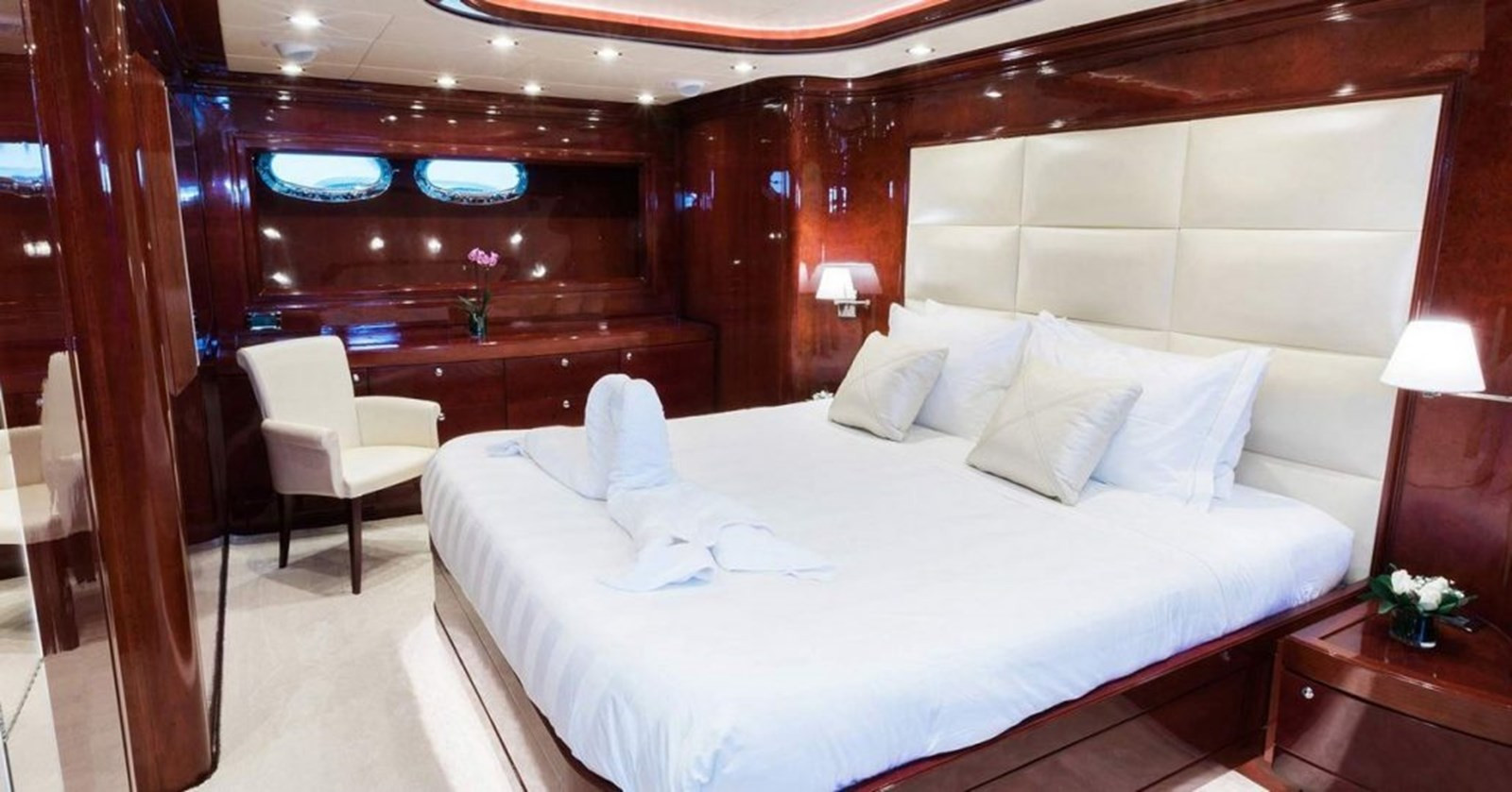 https://arconyachts.ams3.digitaloceanspaces.com/74138/conversions/large_4831533-optimize.jpg