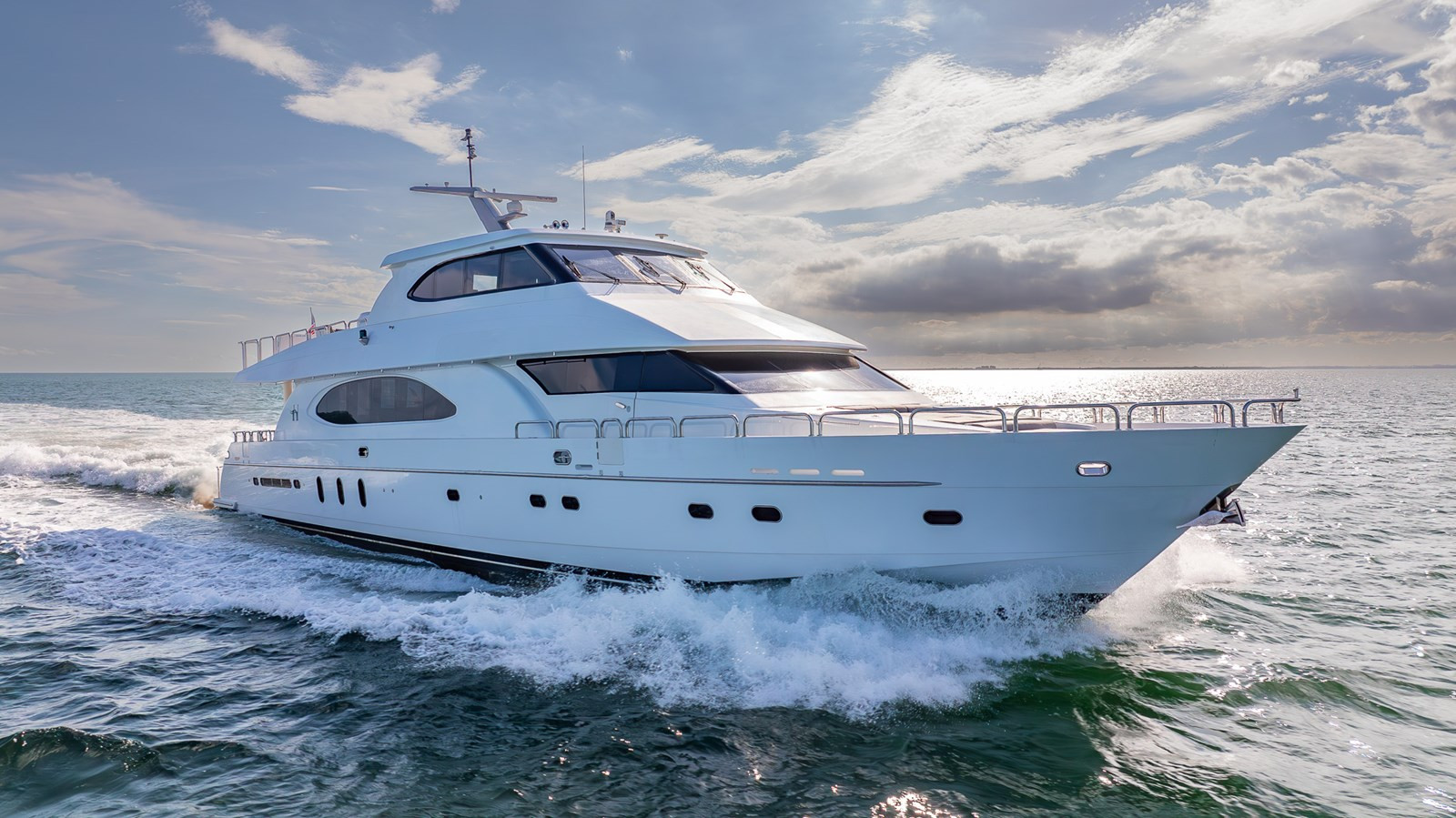 https://arconyachts.ams3.digitaloceanspaces.com/74225/conversions/large_4389543-optimize.jpg